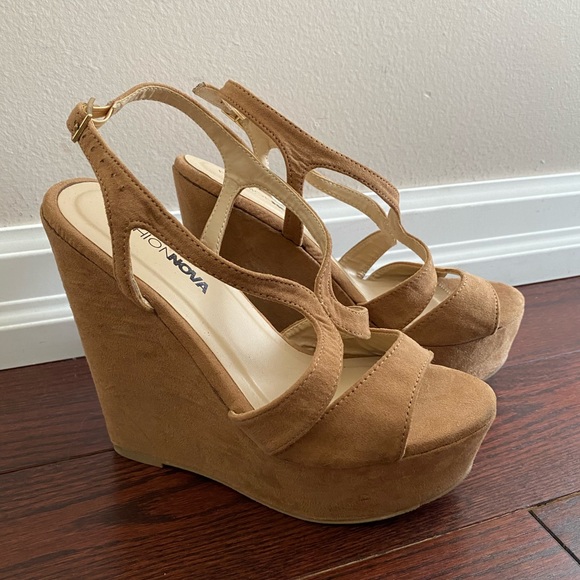 Tan suede wedges - Picture 1 of 4
